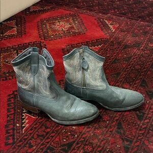 Ariat Gray Western Boots